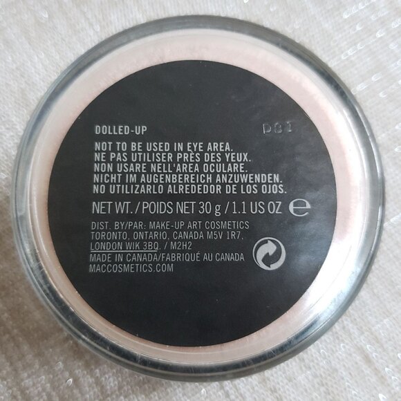 MAC Dolled-up Iridescent Powder Professional size 30g RARE DISCONTINUED - Picture 3 of 4